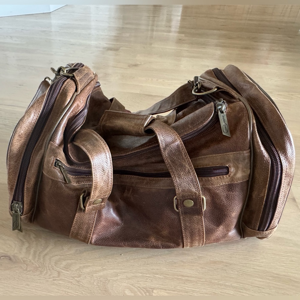 Amerileather brown leather dufflebag